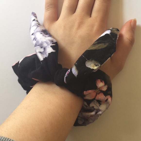 Cotton handmade black with floral print scrunchie - Picture 2 of 2